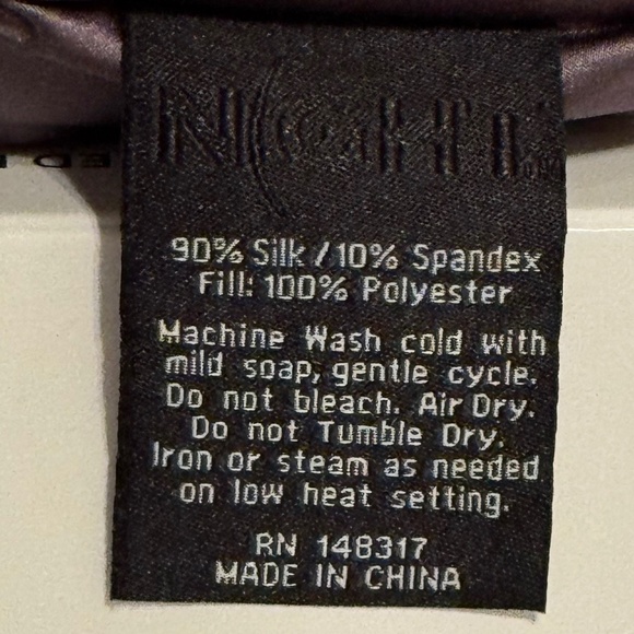 NWT  Night Silk Oversized Eye Mask - Picture 4 of 7